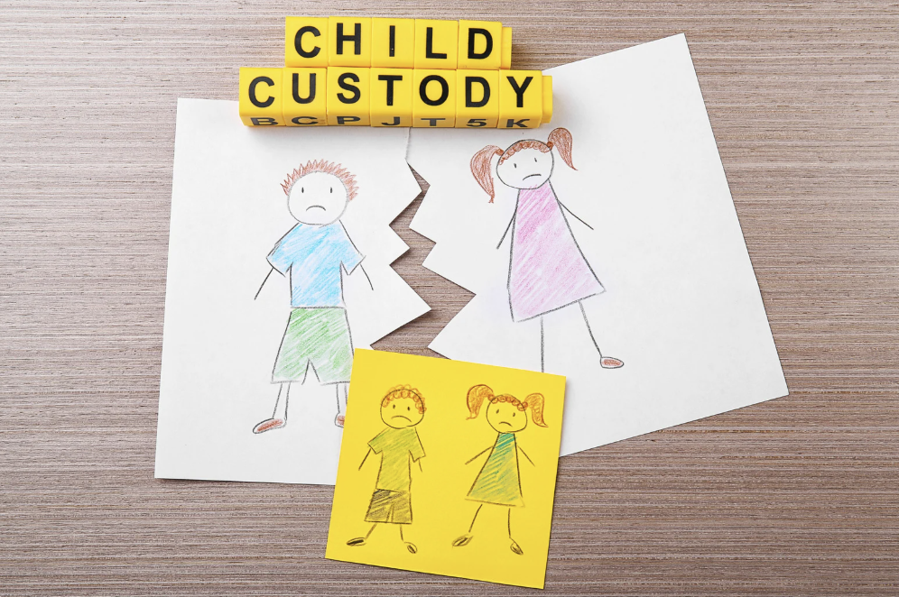 Child's drawing showing parents going through a divorce.